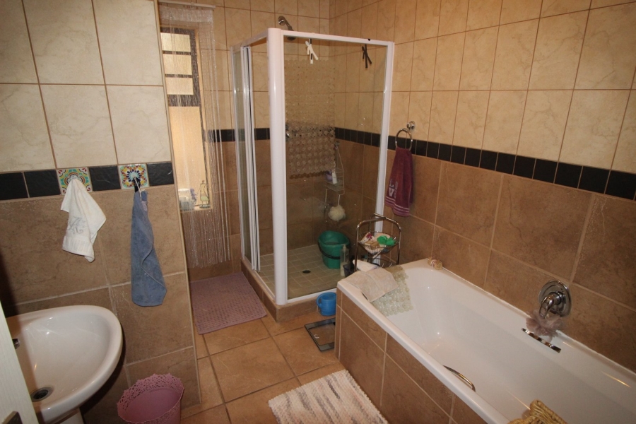 3 Bedroom Property for Sale in Langenhovenpark Free State